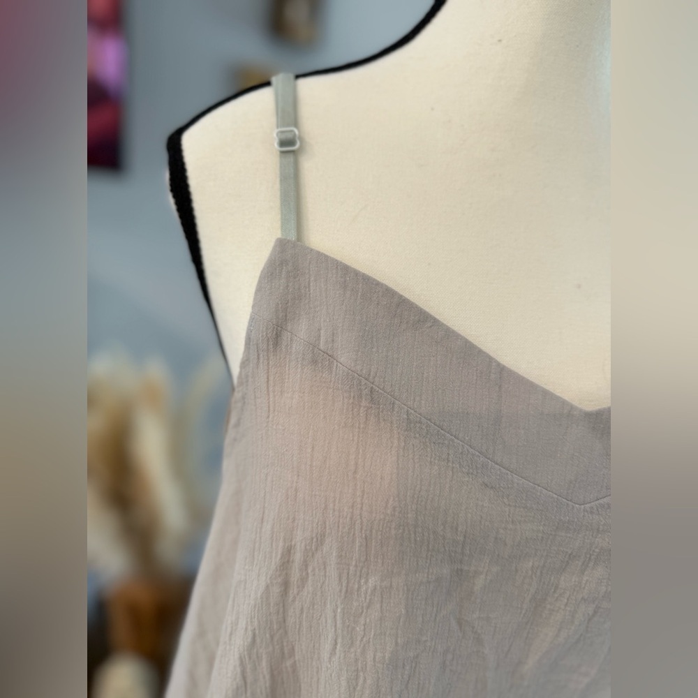 MISSLOOK Light Gray/Beige Ruffle Hem Top - Picture 3 of 6